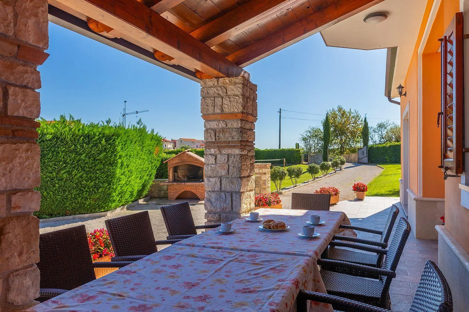 Feriehus Faszinierendes Ferienhaus Mit Privatpool, Volleyballfeld, Fussballplatz, Trampolin Beim Bekannten Radweg Parenzana Vižinada Kroatien