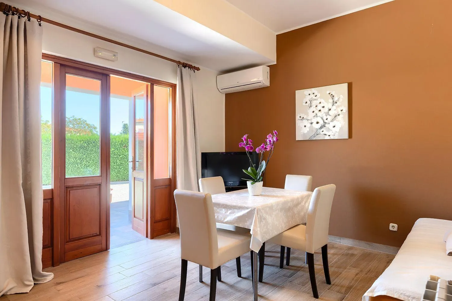 Faszinierendes Ferienhaus Mit Privatpool, Volleyballfeld, Fussballplatz, Trampolin Beim Bekannten Radweg Parenzana Vižinada