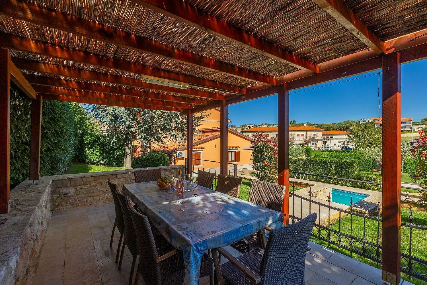 Faszinierendes Ferienhaus Mit Privatpool, Volleyballfeld, Fussballplatz, Trampolin Beim Bekannten Radweg Parenzana Vižinada 0*,  Kroatien